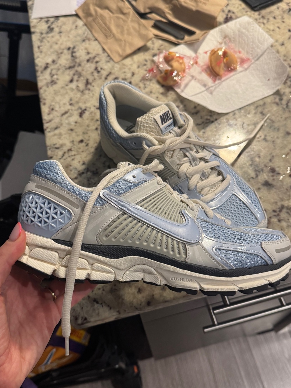 Nike Vomero Light Blue and White/Silver Mesh Running Sneakers - women’s 9.5